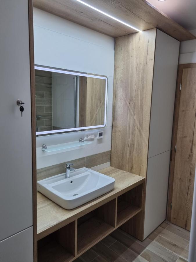 Apartman Nerudovka D 104, Finska Sauna, Garazove Stani Loučná pod Klínovcem Buitenkant foto